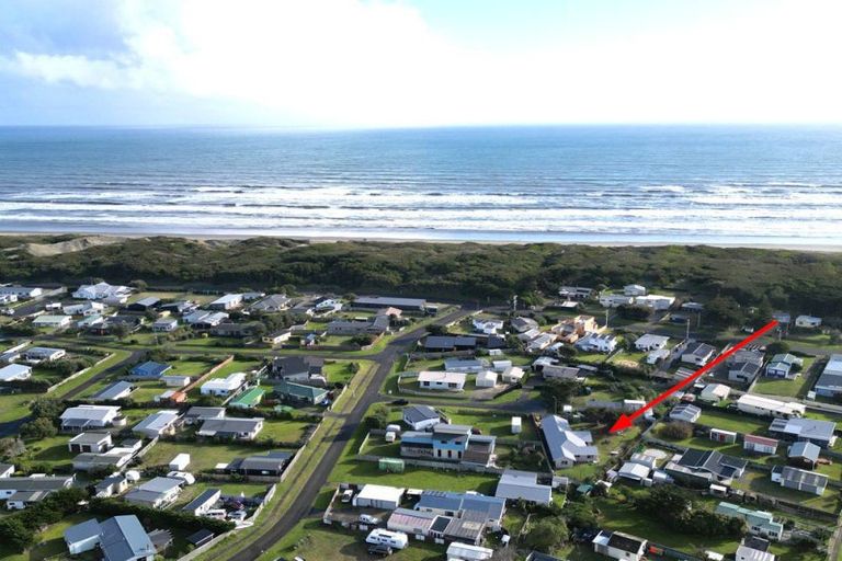 Photo of property in 4 Muritai Grove, Himatangi Beach, Foxton, 4891