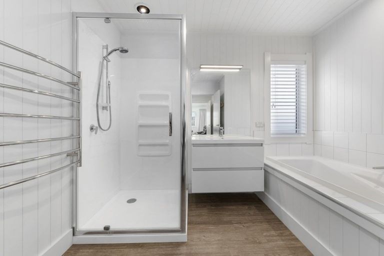 Photo of property in 1a Rogers Place, Kinloch, Taupo, 3377