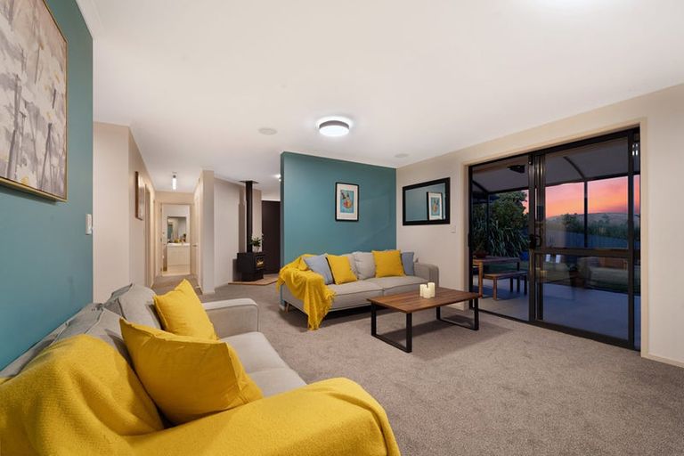 Photo of property in 32 Te Kauri Place, Helensville, 0800