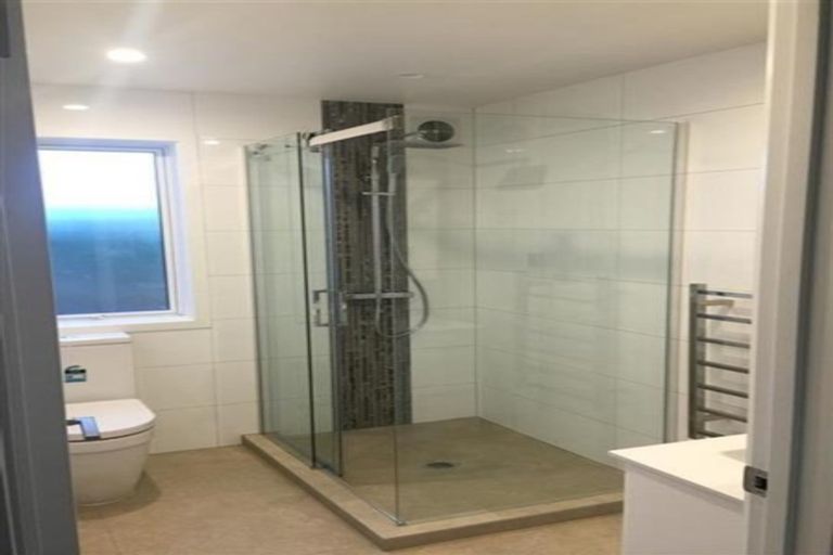 Photo of property in 3a Stitchbird Close, Murrays Bay, Auckland, 0630