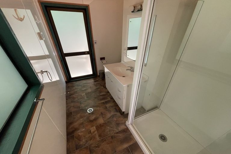 Photo of property in 426 Scenic Drive, Waiatarua, Auckland, 0612