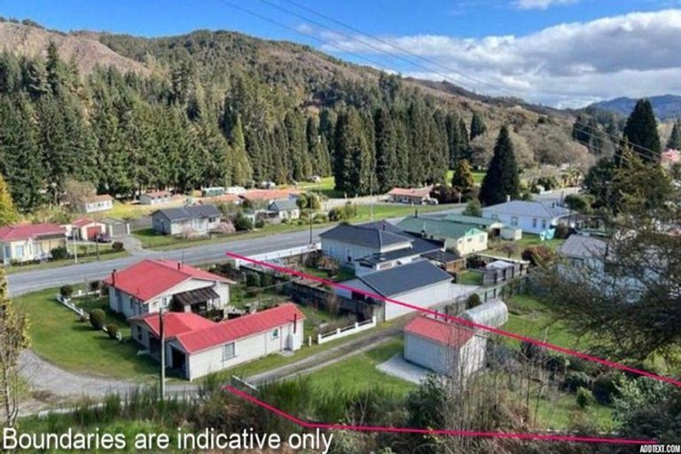 Photo of property in 4 Broadway, Reefton, 7830