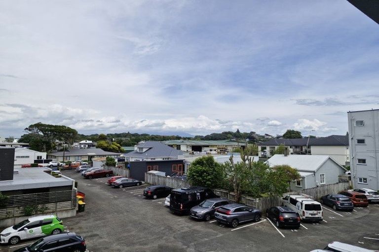 Photo of property in Devonport Apartments, 39/127 Saint Aubyn Street, New Plymouth, 4310