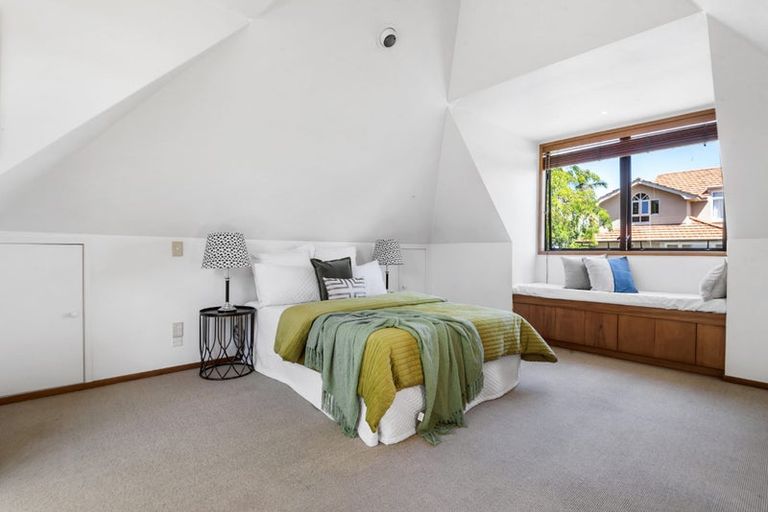 Photo of property in 3 Mizpah Road, Waiake, Auckland, 0630