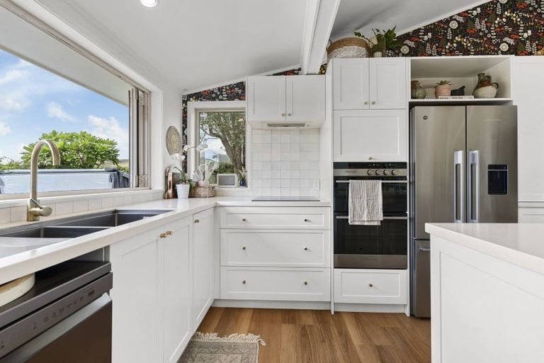 Photo of property in 18a Russell Drive, Oakura, 4314