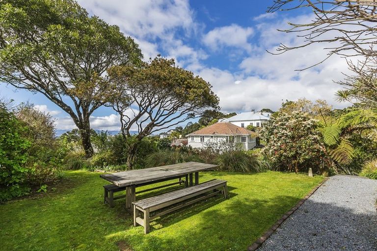 Photo of property in 7 Moana Road, Kelburn, Wellington, 6012