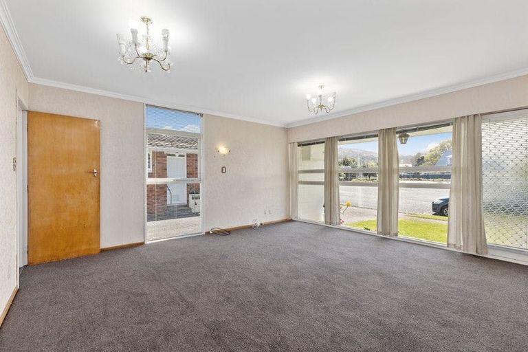 Photo of property in 16 Amberley Grove, Hutt Central, Lower Hutt, 5010