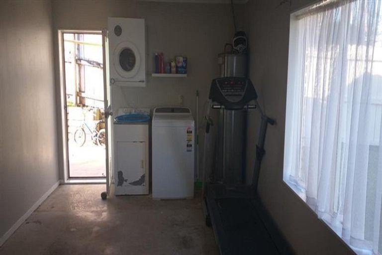 Photo of property in 3 Bernina Place, Weymouth, Auckland, 2103