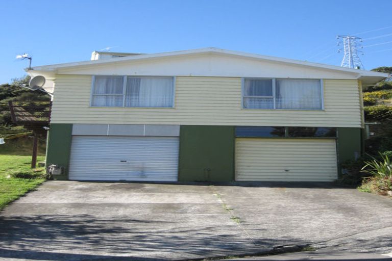 Photo of property in 27 Omega Street, Newlands, Wellington, 6037