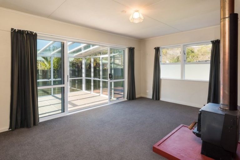 Photo of property in 48 Wairau Road, Picton, 7220