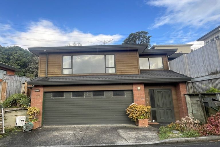 Photo of property in 17 Glanmire Road, Newlands, Wellington, 6037