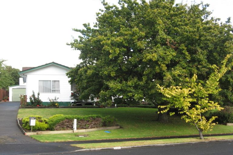 Photo of property in 3 Cairngorm Place, Highland Park, Auckland, 2010