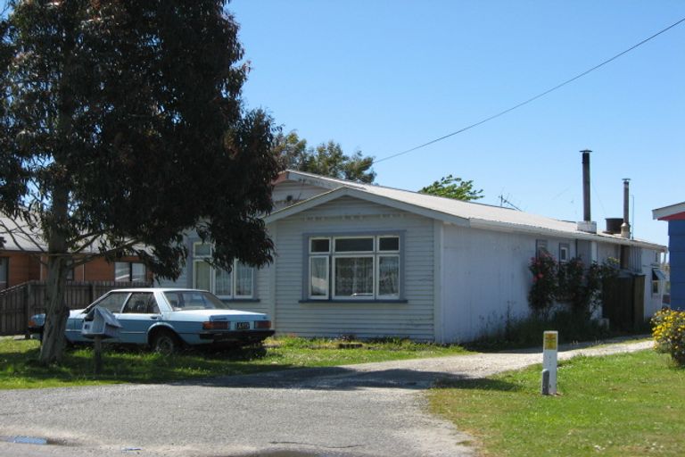 Photo of property in 25 Coates Street, Westport, 7825