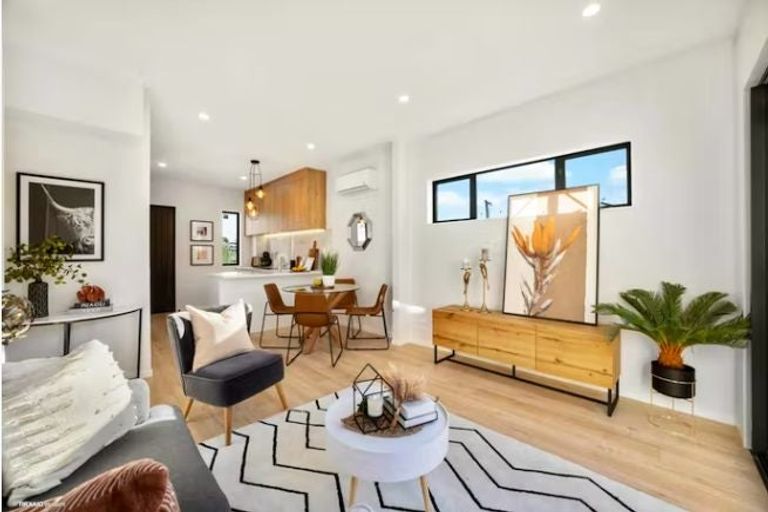 Photo of property in 2/6 Kereru Street, Henderson, Auckland, 0612