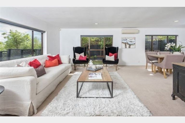 Photo of property in 53 Mirrabooka Avenue, Botany Downs, Auckland, 2010