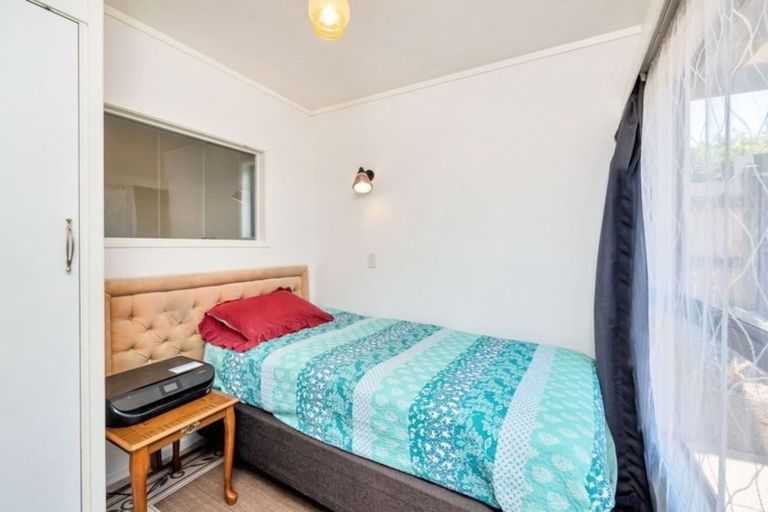 Photo of property in 2/51 Seaview Road, Castor Bay, Auckland, 0620