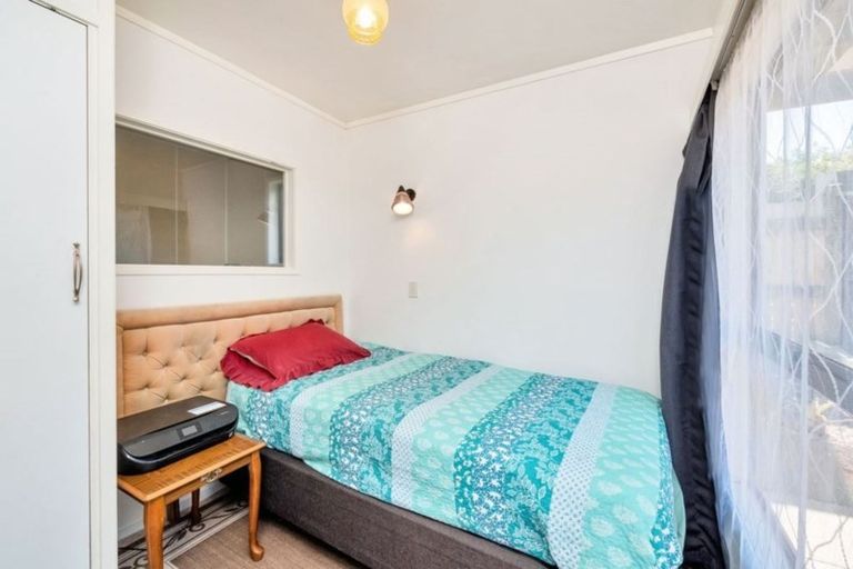 Photo of property in 1/51 Seaview Road, Castor Bay, Auckland, 0620