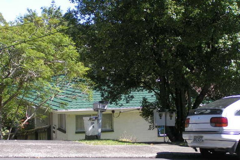 Photo of property in 2/14 Lake Road, Northcote, Auckland, 0627