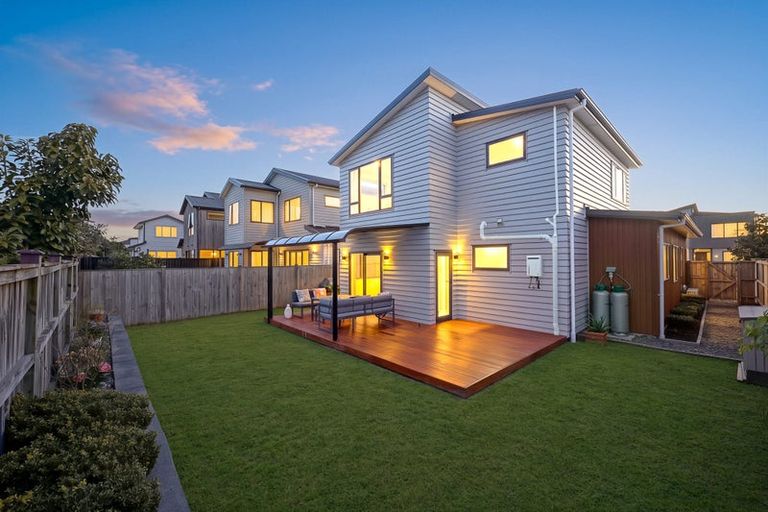 Photo of property in 17 Toanui Road, Hobsonville, Auckland, 0616