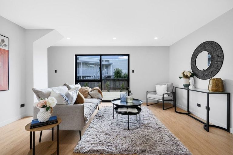 Photo of property in 1/114 Coronation Road, Hillcrest, Auckland, 0627