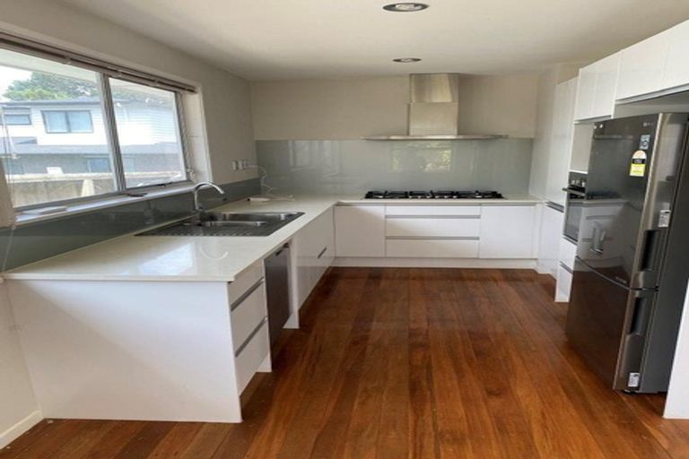 Photo of property in 27 Normanton Street, Glenfield, Auckland, 0629