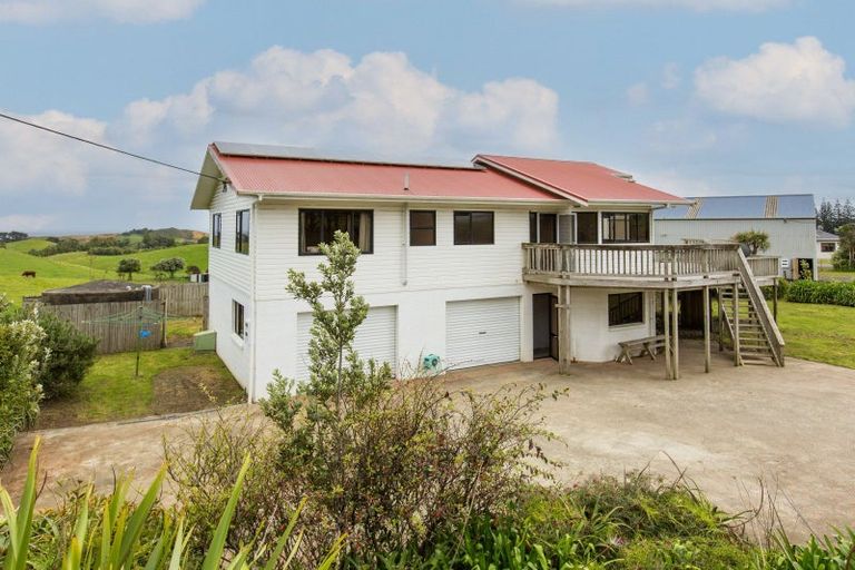 Photo of property in 106 Rehutai Road, Baylys Beach, Dargaville, 0377