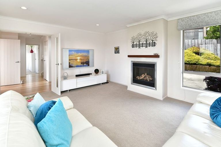 Photo of property in 9 Seagate Place, Red Beach, 0932