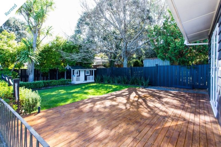 Photo of property in 46 Woodstock Road, Forrest Hill, Auckland, 0620