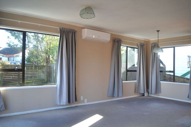 Photo of property in 1/52 Guadeloupe Crescent, Grenada Village, Wellington, 6037