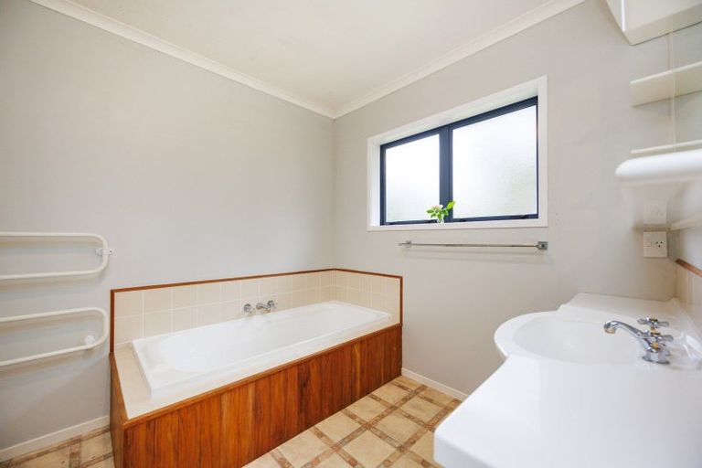 Photo of property in 46 Turitea Road, Fitzherbert, Palmerston North, 4472