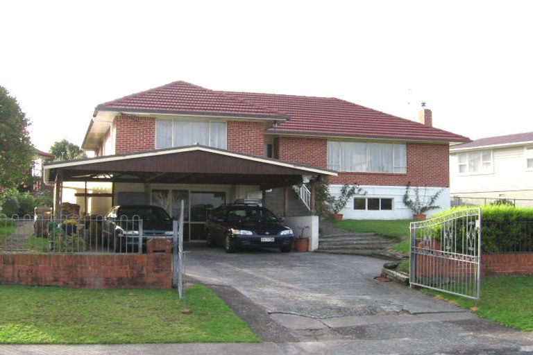 Photo of property in 14 Tiroroa Avenue, Te Atatu South, Auckland, 0610