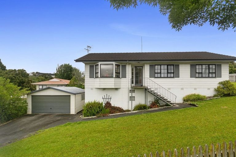 Photo of property in 14 Holmes Drive South, West Harbour, Auckland, 0618
