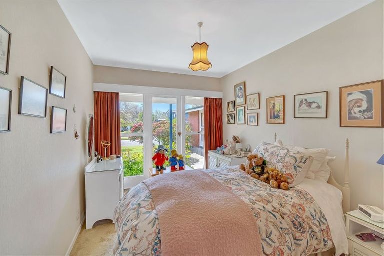 Photo of property in 11 Tuirau Place, Ilam, Christchurch, 8041