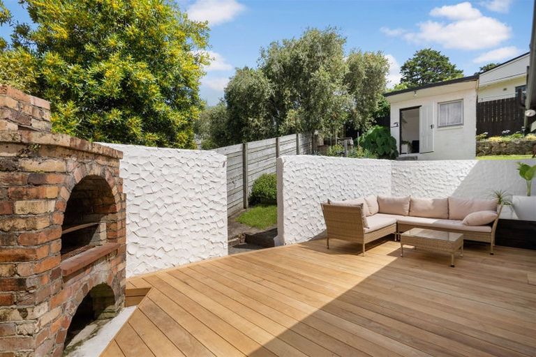 Photo of property in 11 William Hadlow Place, Hatfields Beach, Orewa, 0931