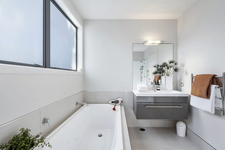 Photo of property in 27 Rita Way, Omaha, 0986