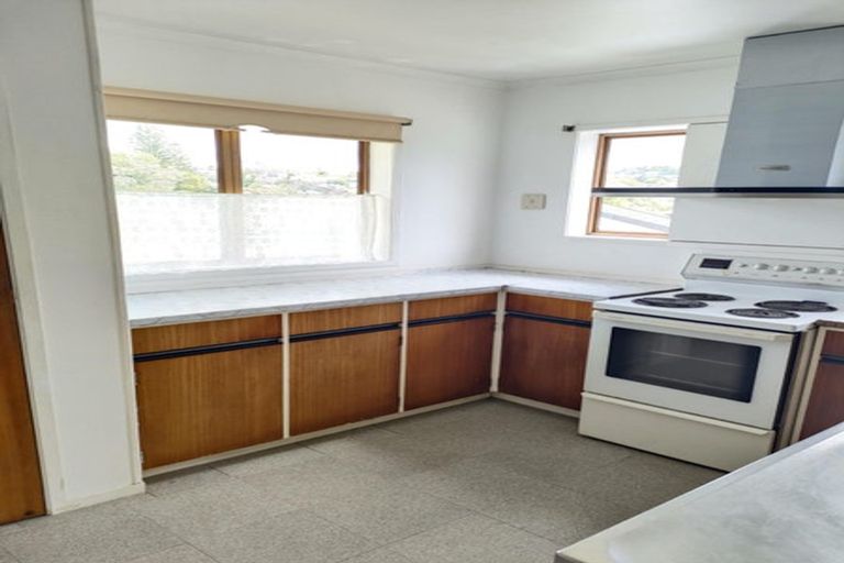 Photo of property in 1/40 Halberg Street, Glenfield, Auckland, 0629