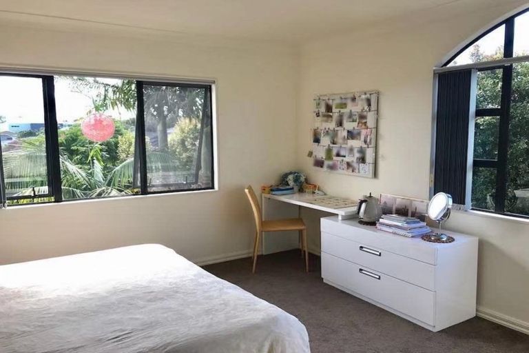 Photo of property in 11 Margaret Henry Crescent, Oteha, Auckland, 0632