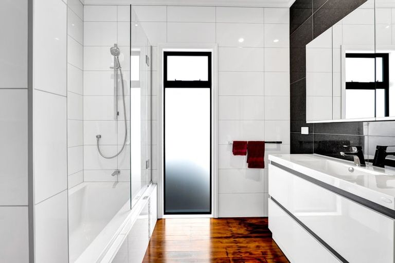 Photo of property in 14/5 South Road, Moturoa, New Plymouth, 4310