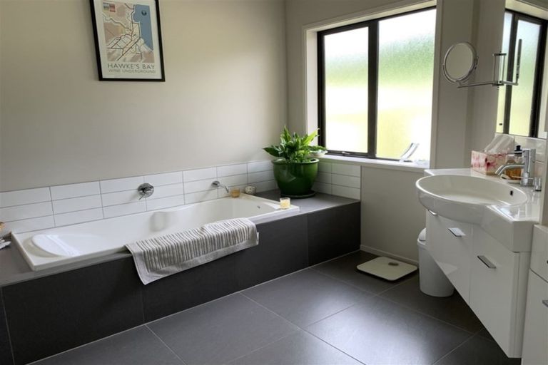 Photo of property in 26 Gavinike Place, Waimauku, 0812