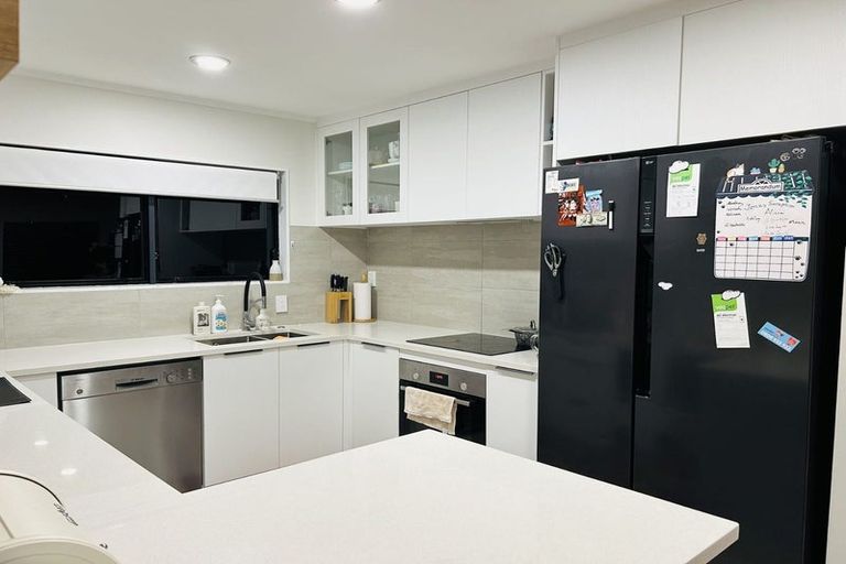 Photo of property in 13 Sunward Rise, Glenfield, Auckland, 0629