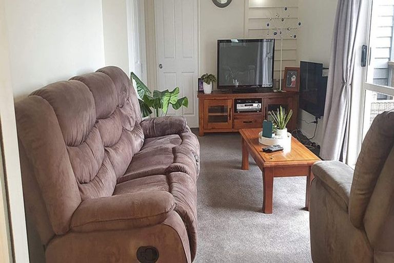 Photo of property in 81a Percy Kinsman Crescent, Riverstone Terraces, Upper Hutt, 5018