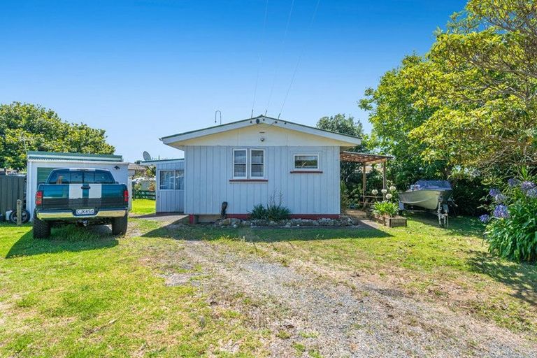 Photo of property in 4 James Mcleod Road, Shelly Beach, Helensville, 0874