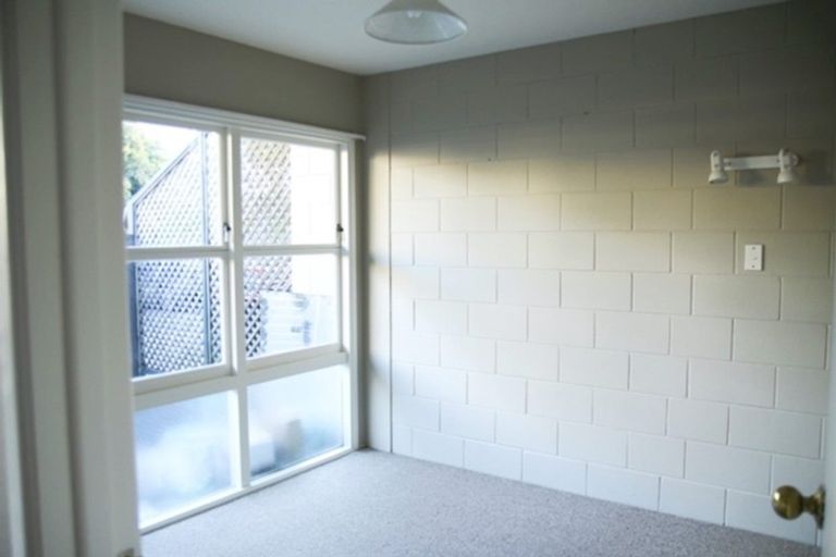 Photo of property in 10/11 Tawera Road, Greenlane, Auckland, 1051