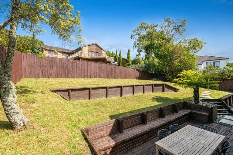 Photo of property in 24 Goldfinch Rise, Unsworth Heights, Auckland, 0632