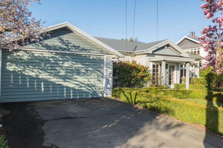 Photo of property in 17 Saint Andrews Square, Strowan, Christchurch, 8052