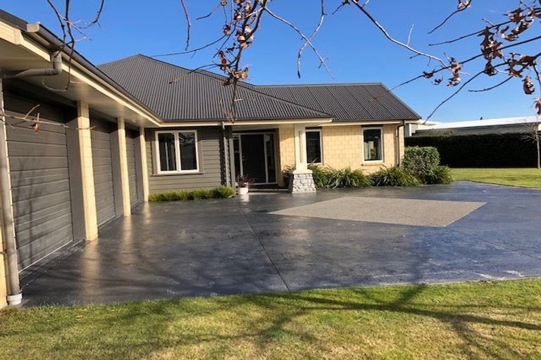 Photo of property in 8 Rossington Drive, West Melton, 7618