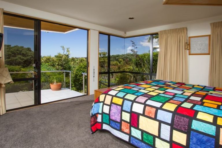 Photo of property in 2/19 Churchill Road, Murrays Bay, Auckland, 0630