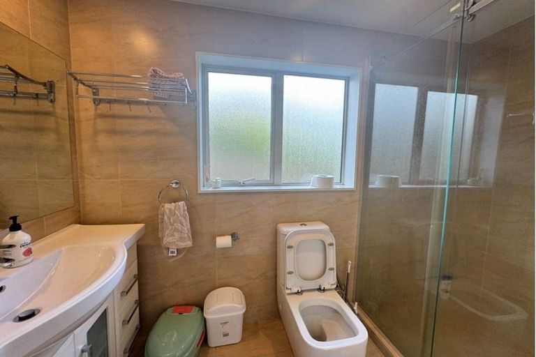 Photo of property in 517 East Coast Road, Murrays Bay, Auckland, 0630