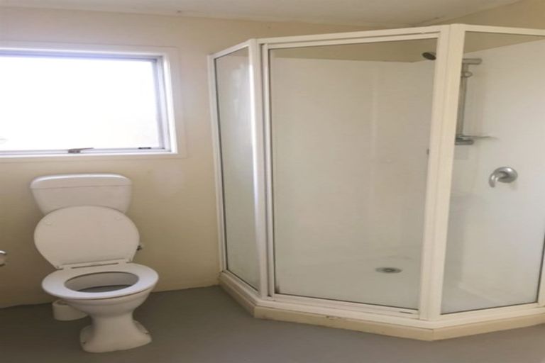 Photo of property in 11 Epping Road, Henderson, Auckland, 0610