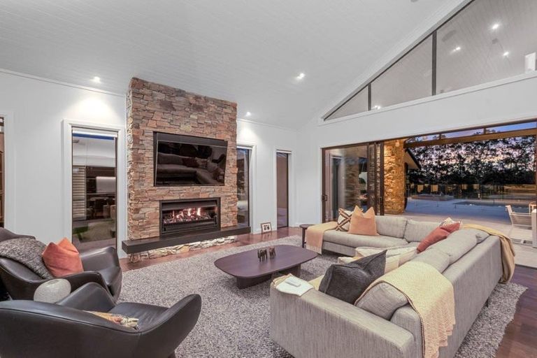 Photo of property in 73 Pomona Road, Kumeu, 0891